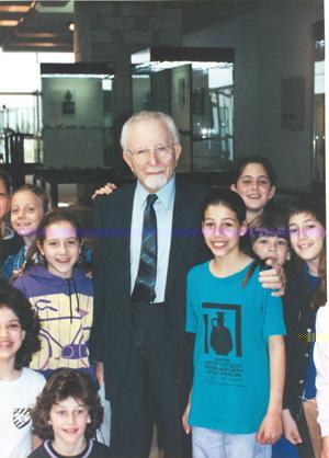Dr. Hecht with kids in the museum