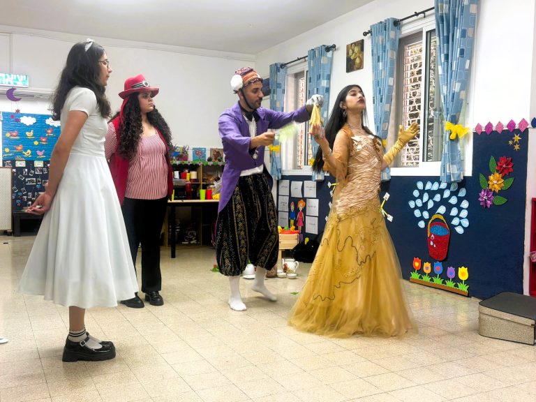 Read more about the article מסע בין סיפורים: ערב אחד, חמש הצגות ילדים! | 30.6